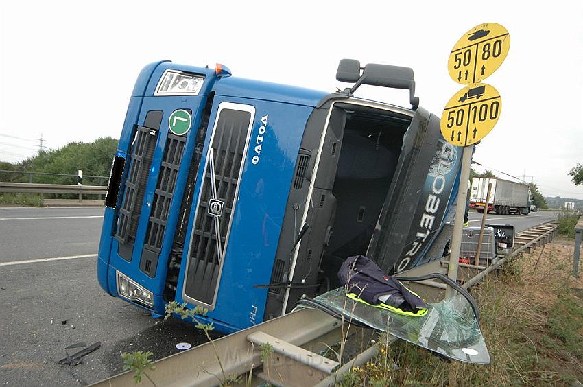 VU LKW umgekippt Kerkraderstr Fotos Fuchs P22.jpg